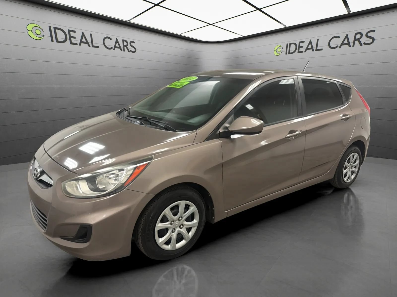 Used 2014 Hyundai Accent GS FWD image 1