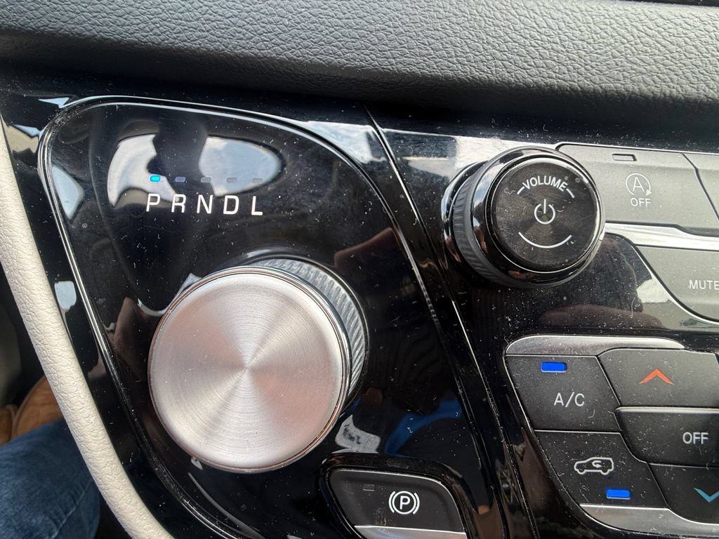Used 2022 Chrysler Pacifica Touring-L FWD image 30