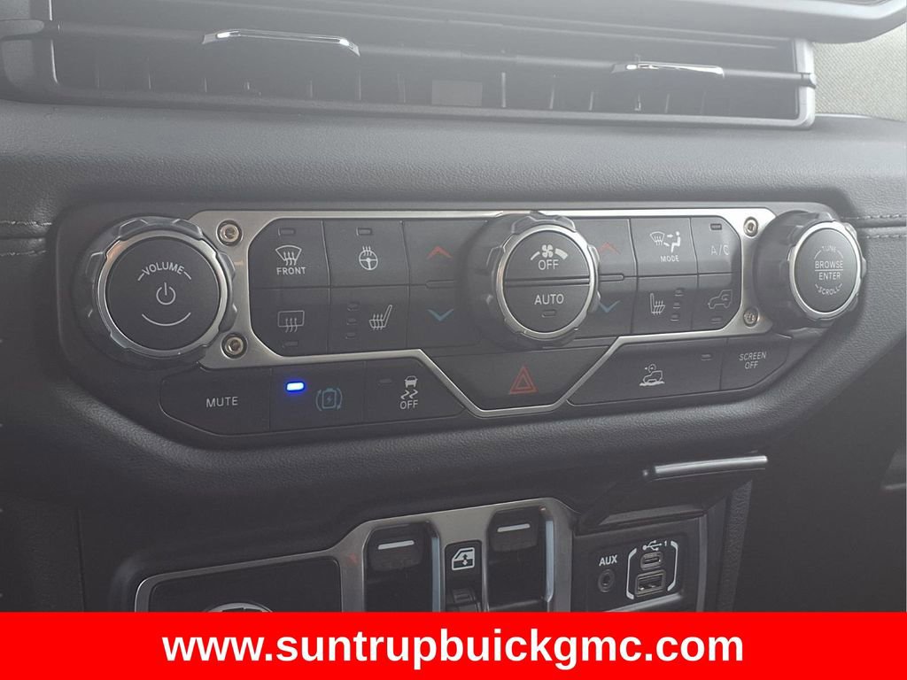 Used 2024 Jeep Wrangler Unlimited Sahara image 26