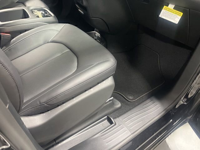 New 2026 Chrysler Pacifica Select image 24