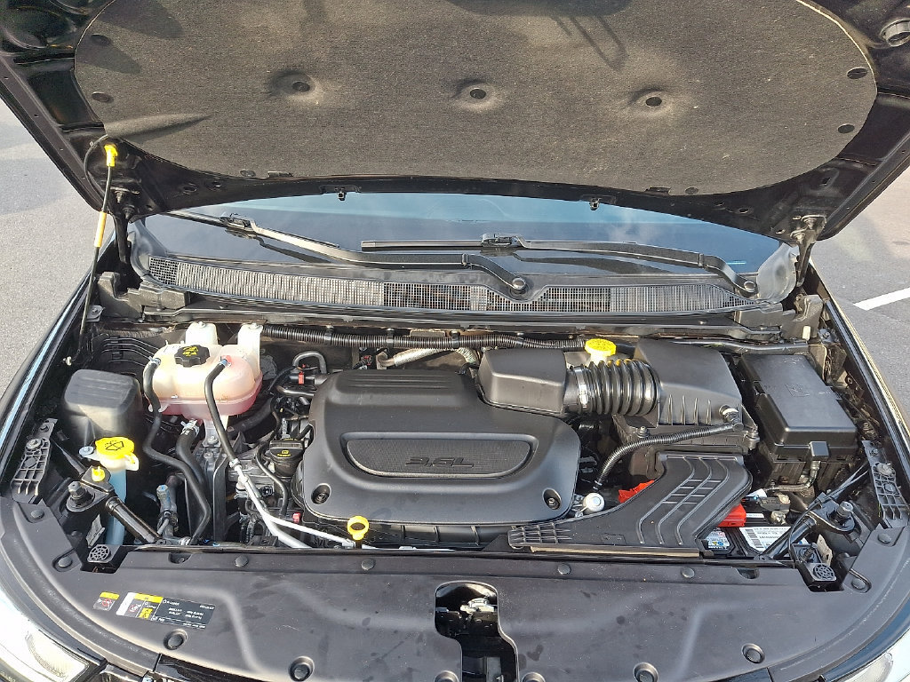Used 2024 Chrysler Pacifica Touring-L FWD image 27