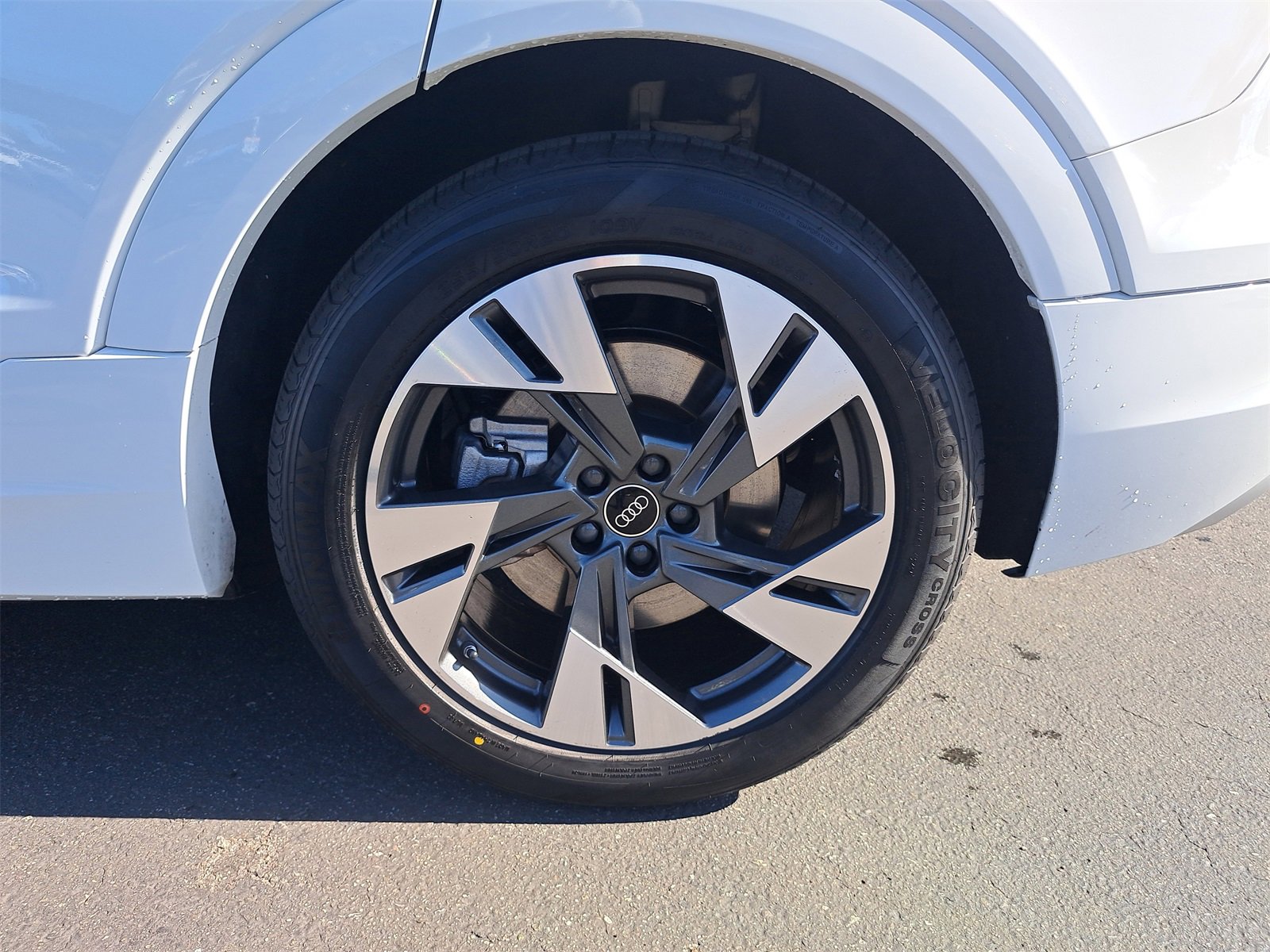 Used 2023 Audi e-tron Premium image 36