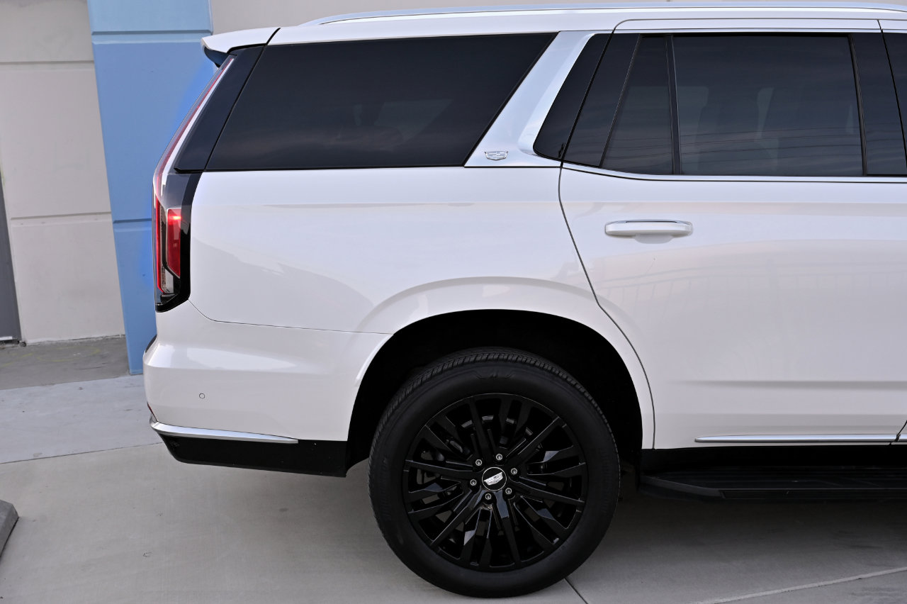 Used 2021 Cadillac Escalade Premium Luxury image 40