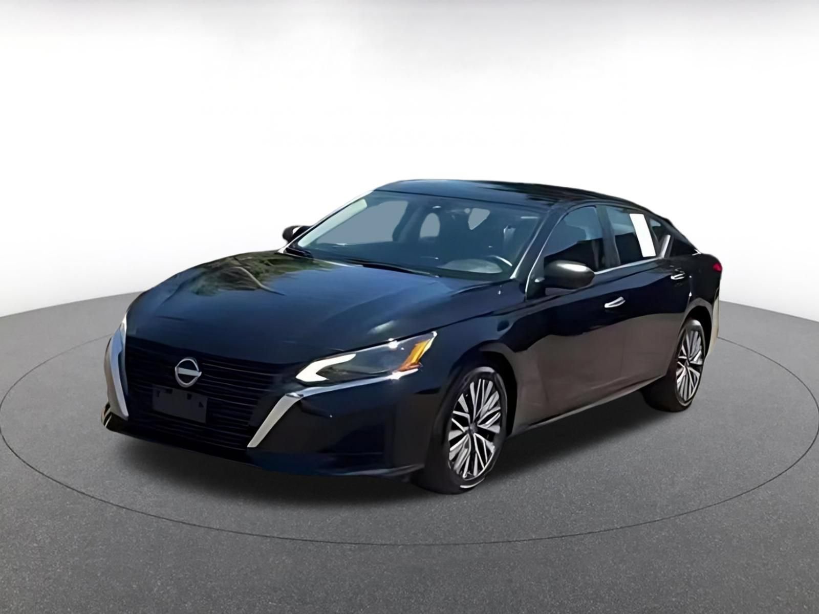 Used 2025 Nissan Altima 2.5 SV FWD image 3