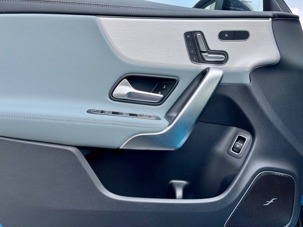 Used 2025 Mercedes-Benz CLA 35 AMG 4MATIC image 13