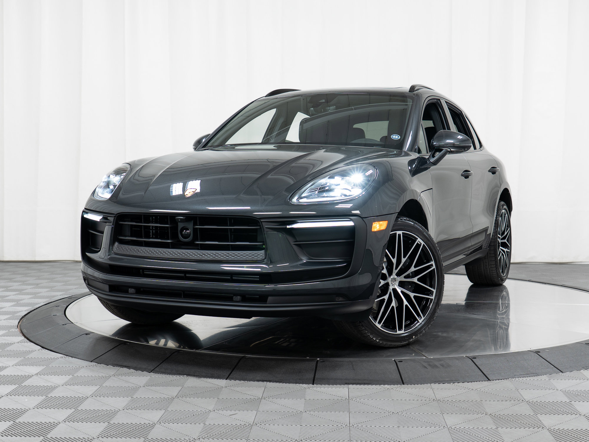 New 2026 Porsche Macan AWD/4WD image 31