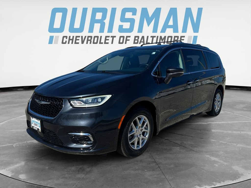 Used 2021 Chrysler Pacifica Touring-L w/ Uconnect Theater Family Group image 2