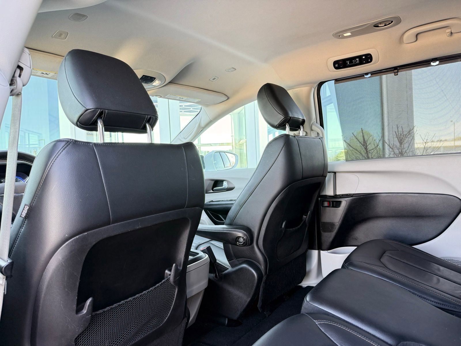 Used 2018 Chrysler Pacifica Touring-L image 17