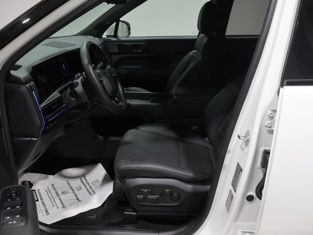 Used 2025 Hyundai Santa Fe Calligraphy AWD/4WD image 11