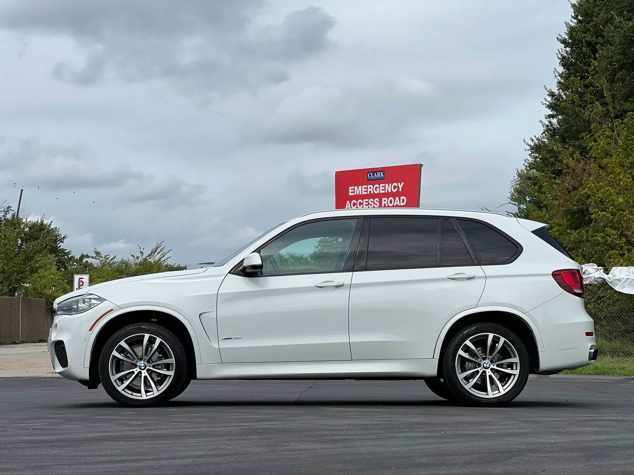 Used 2016 BMW X5 xDrive35i w/ M Sport AWD/4WD image 2