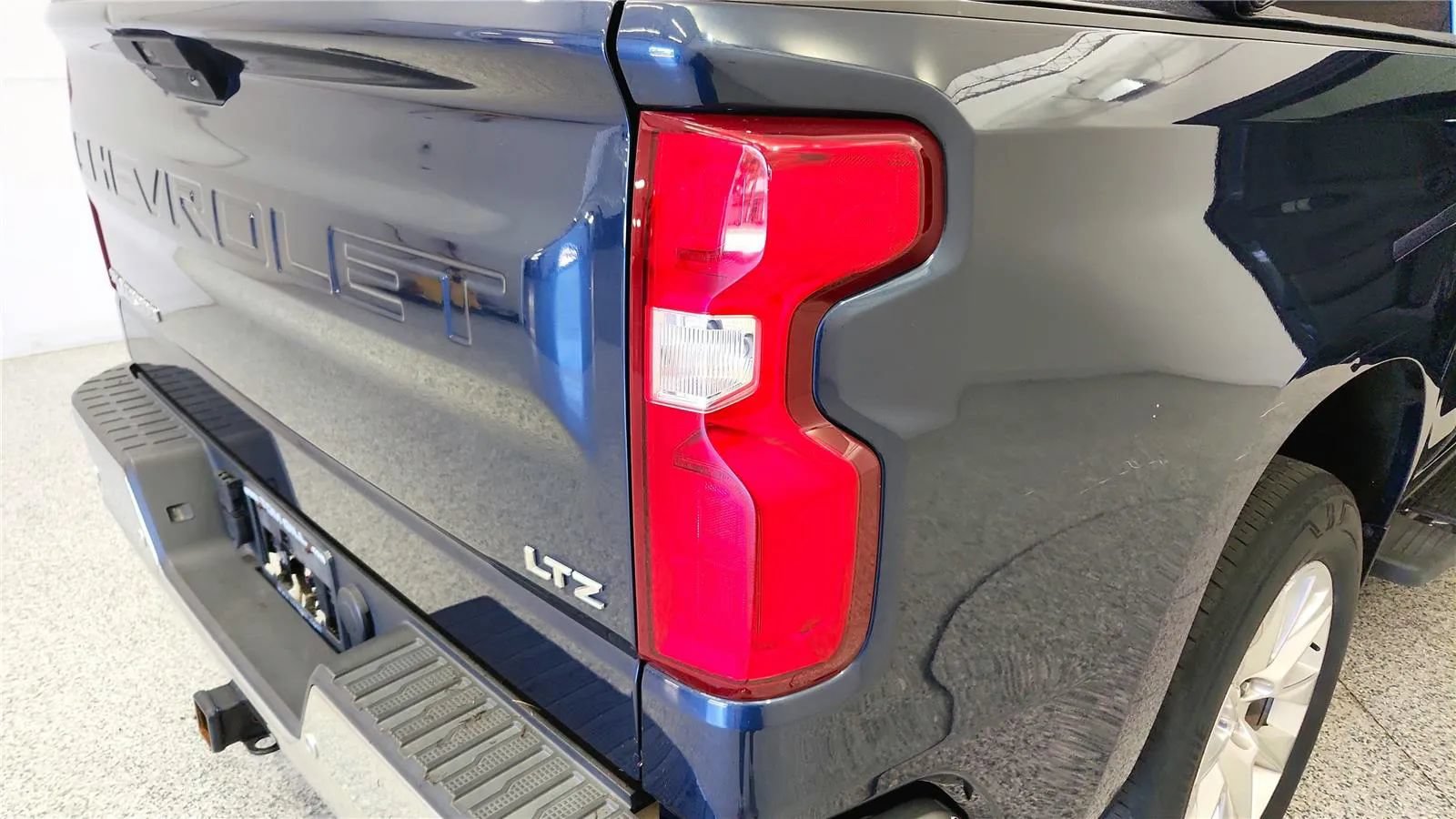 Used 2019 Chevrolet Silverado 1500 LTZ AWD/4WD image 15