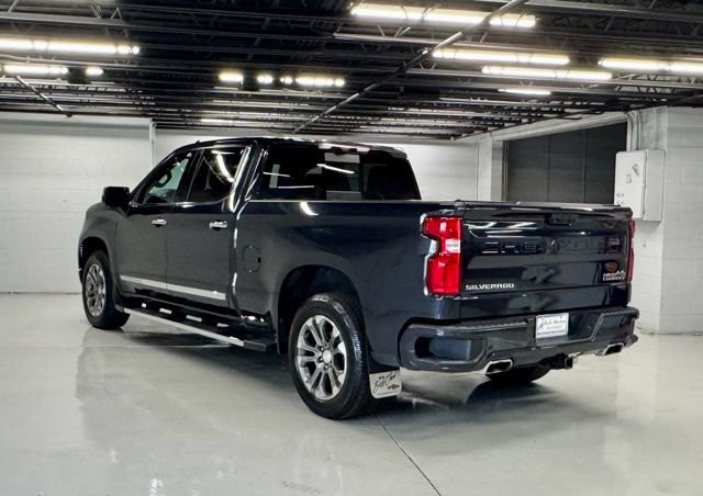 Used 2023 Chevrolet Silverado 1500 High Country w/ Technology Package AWD/4WD image 4