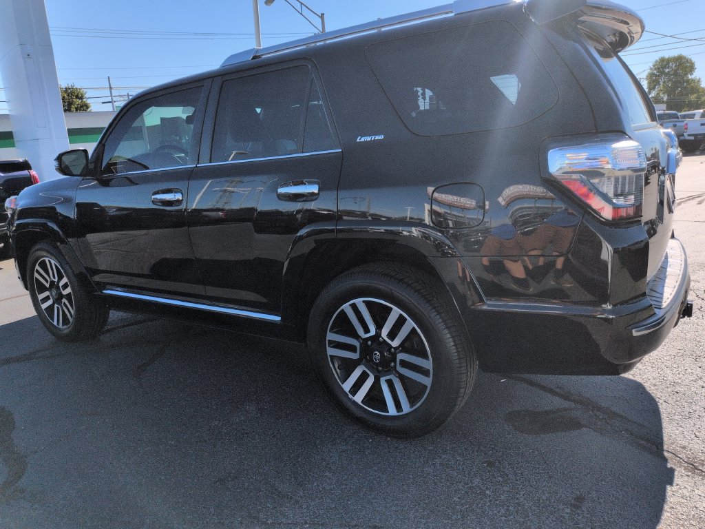 Used 2017 Toyota 4Runner Limited AWD/4WD image 3