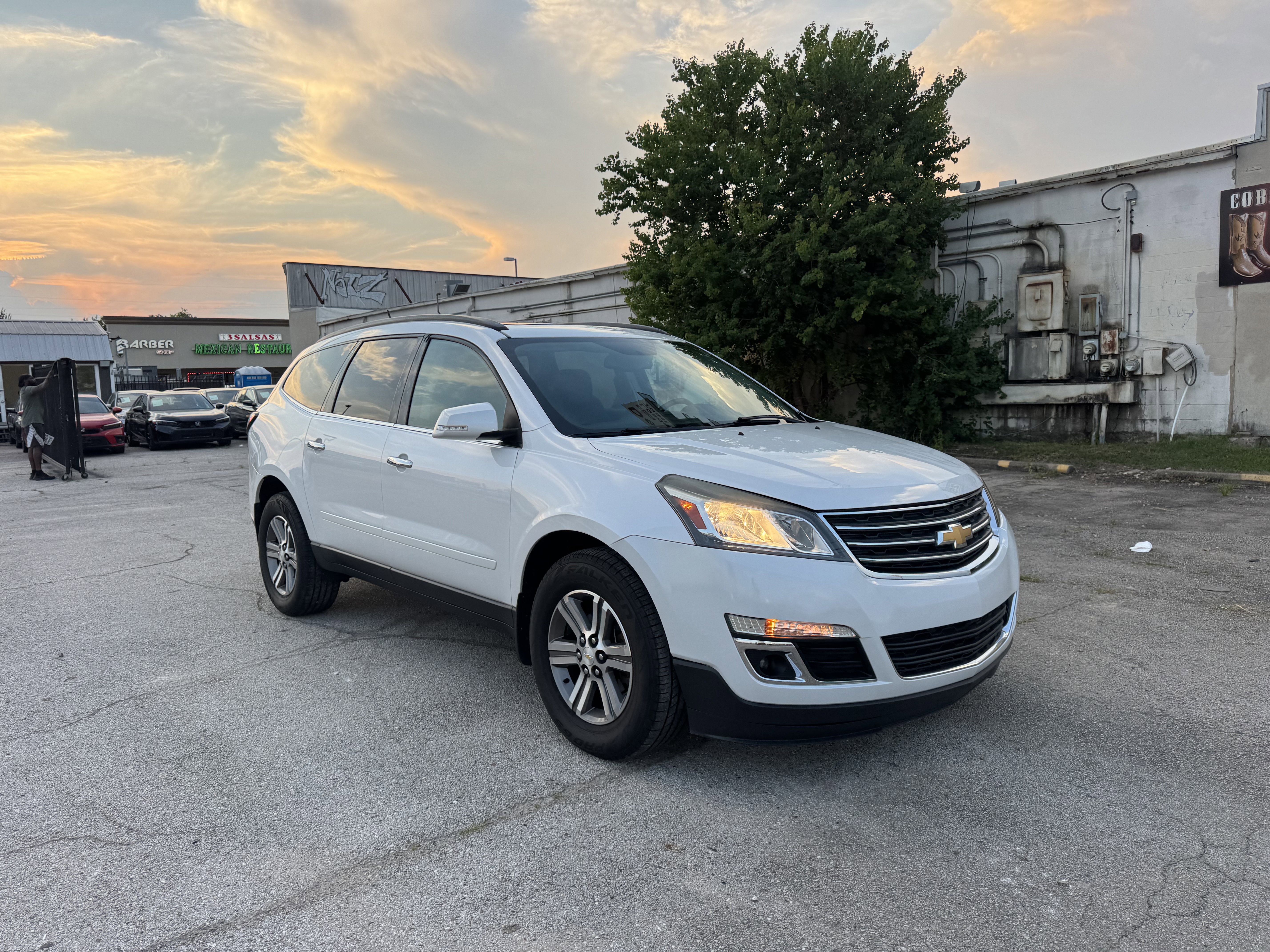 Used 2016 Chevrolet Traverse LT image 1