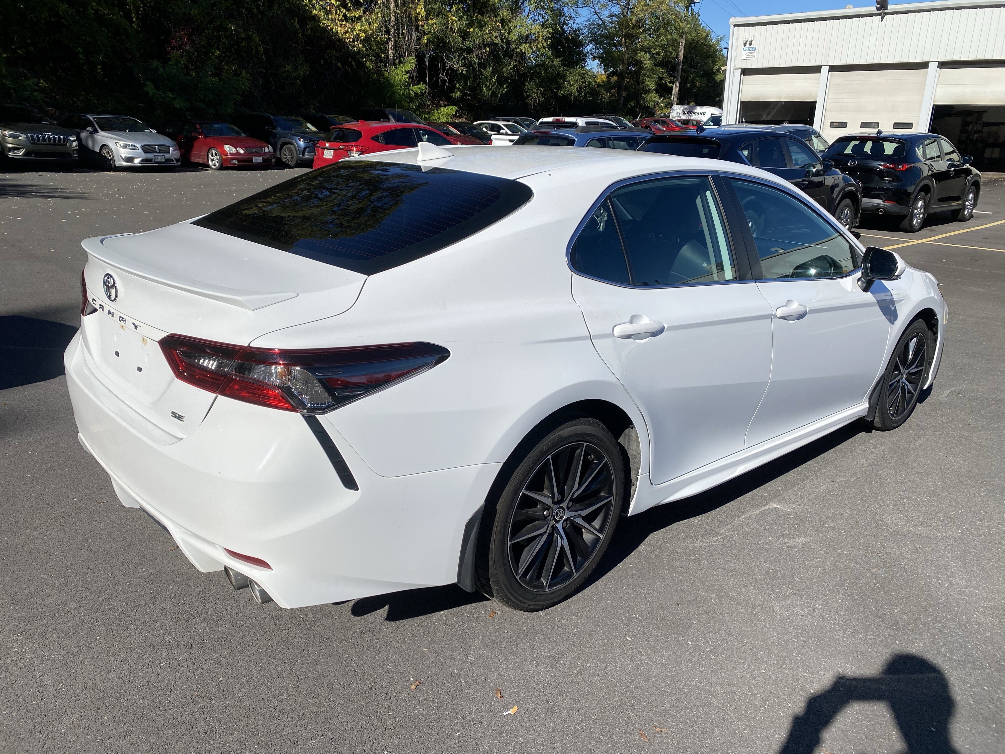 Used 2023 Toyota Camry SE image 7