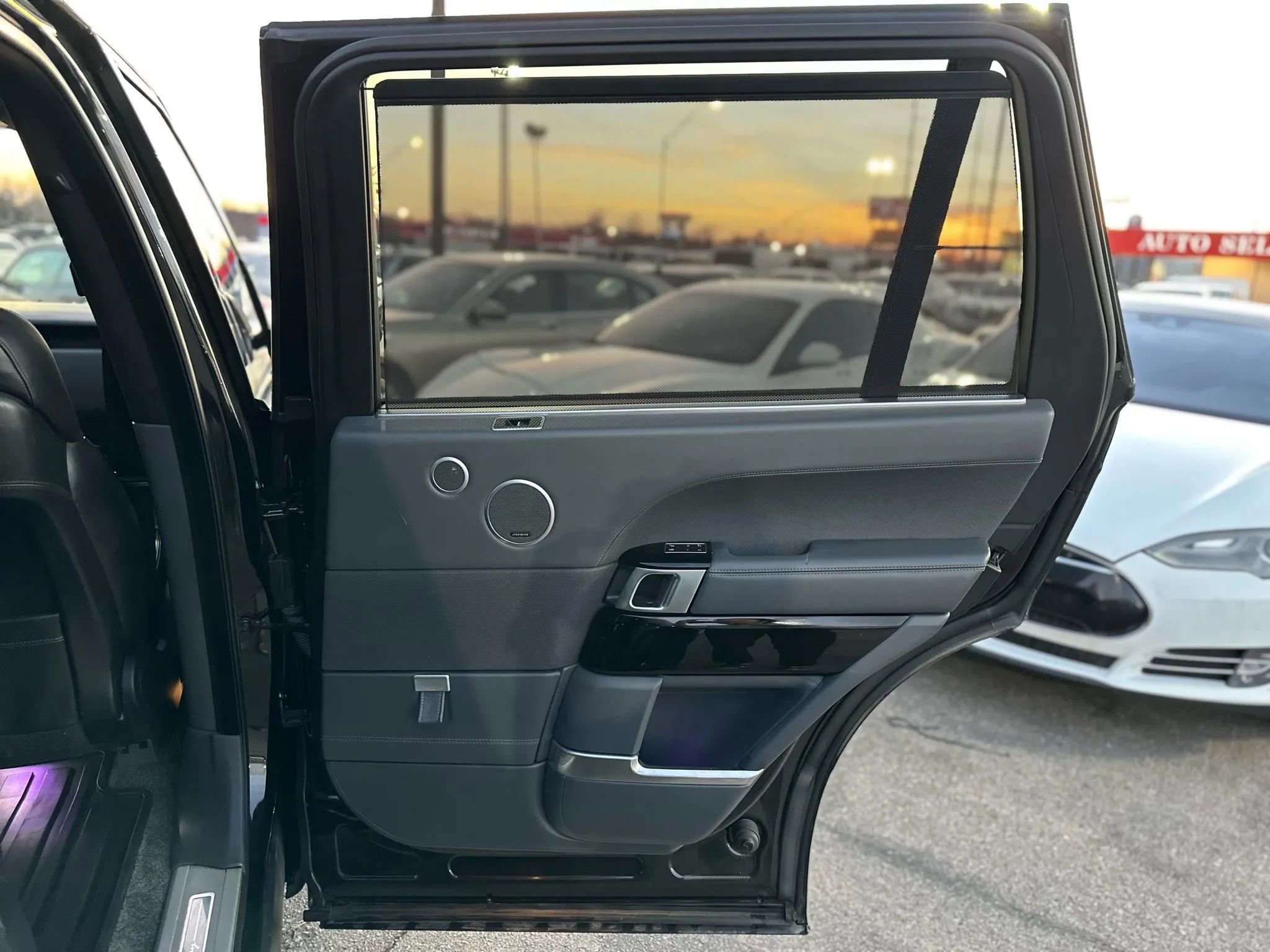 Used 2015 Land Rover Range Rover Long Wheelbase Autobiography image 26