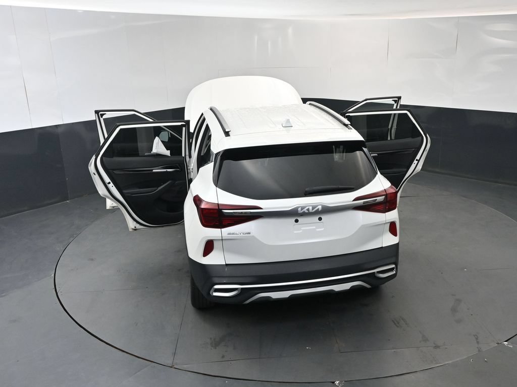 Certified 2023 Kia Seltos S w/ Navigation Package AWD/4WD image 18