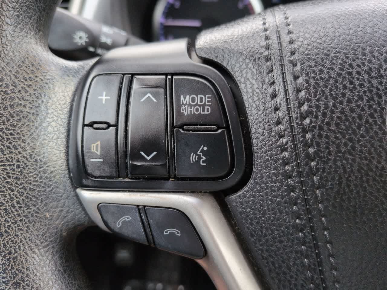 Certified 2018 Toyota Highlander LE FWD image 23
