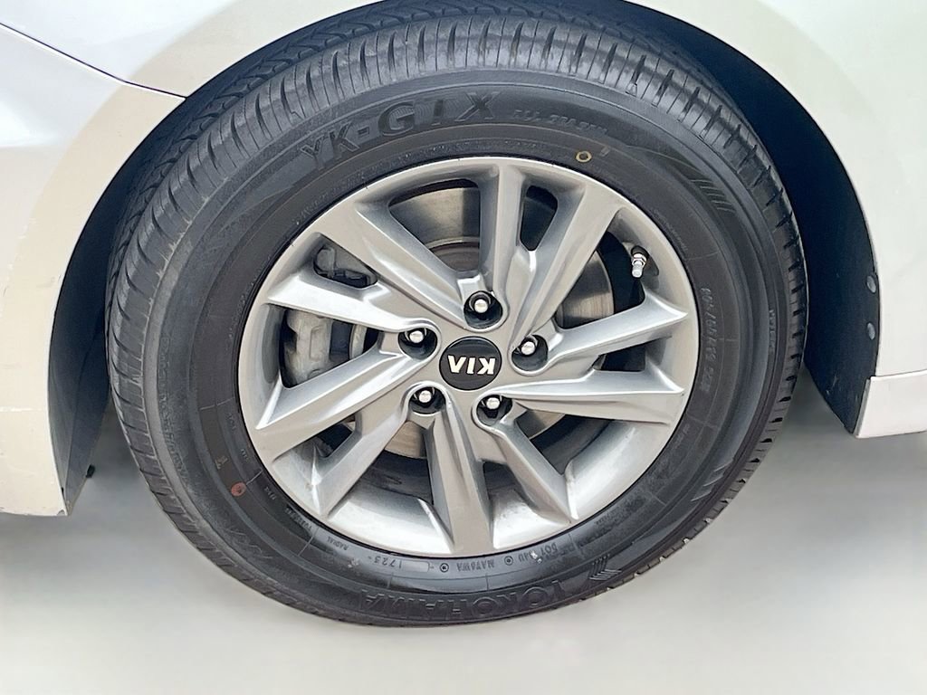 Used 2020 Kia Optima LX FWD image 30
