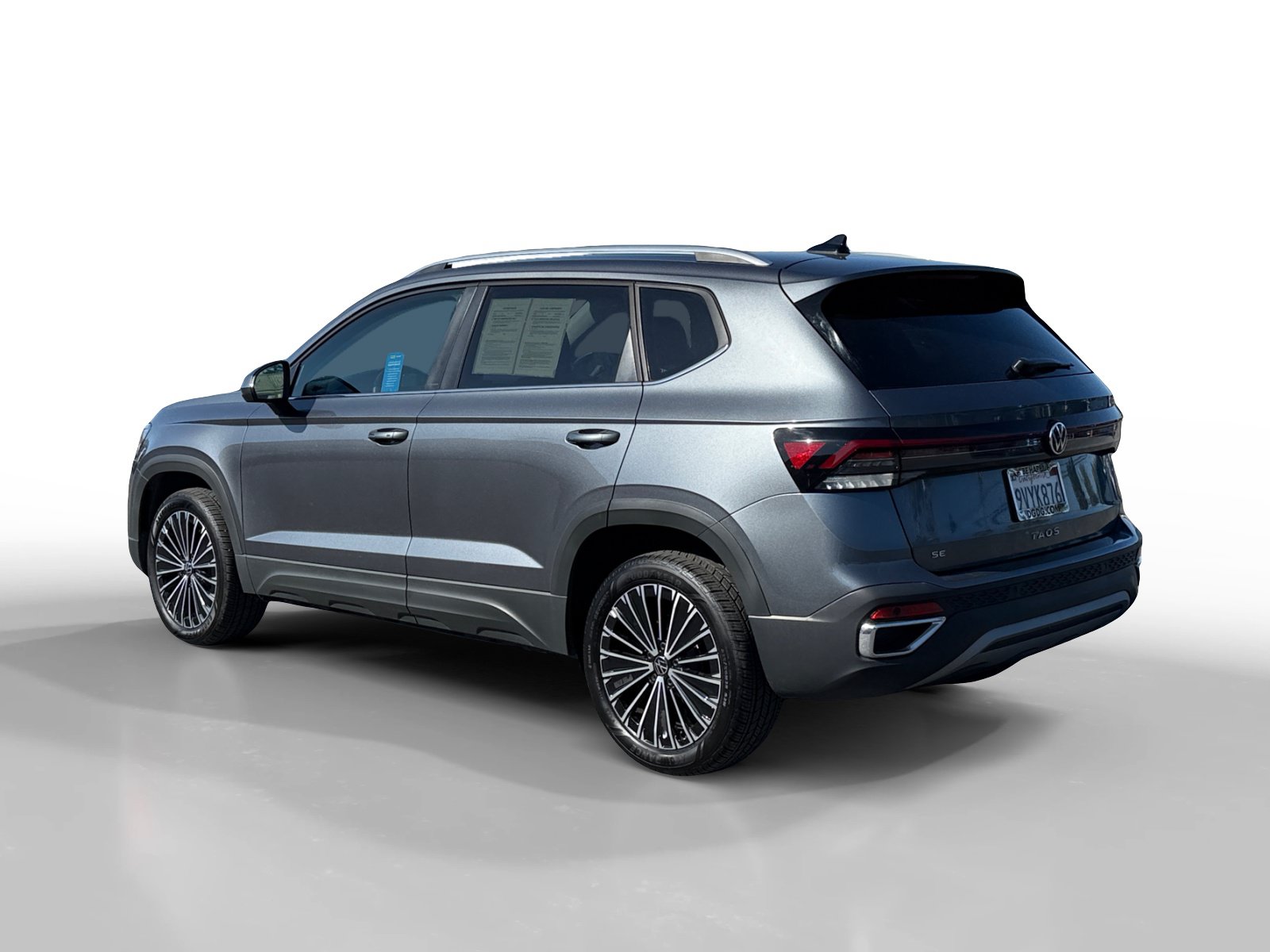 Certified 2025 Volkswagen Taos SE w/ Panoramic Sunroof Package FWD image 3