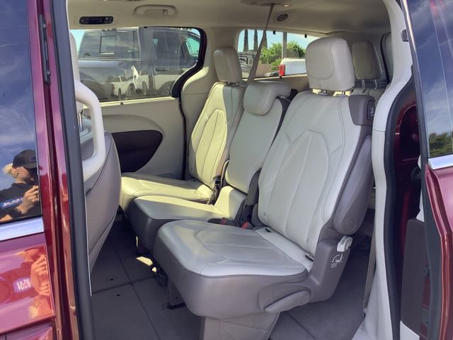 Used 2017 Chrysler Pacifica Touring-L image 24