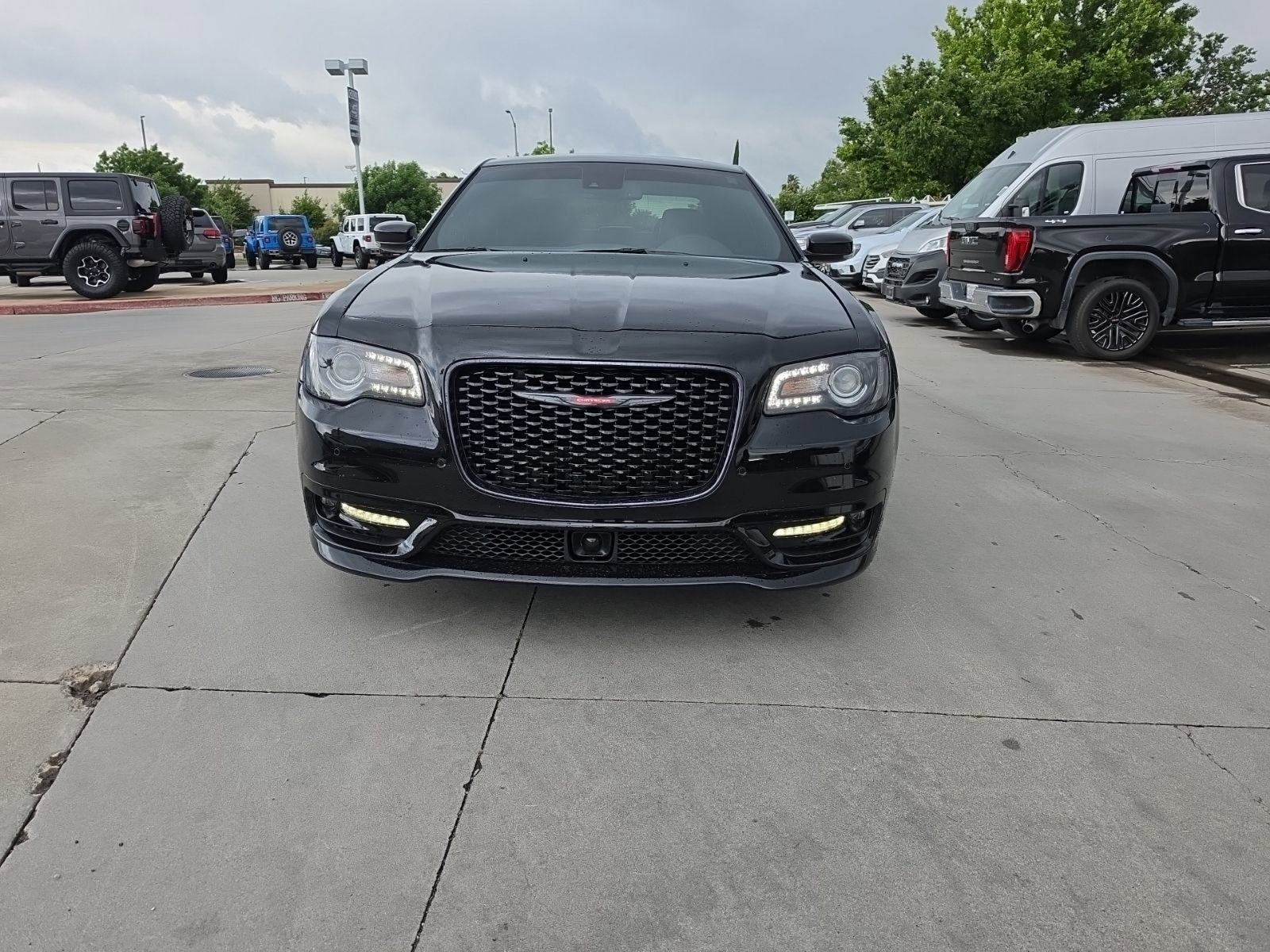 Used 2023 Chrysler 300 S w/ Comfort Group image 2