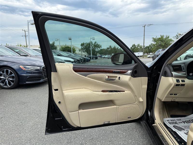 Used 2013 Lexus LS 460 w/ Comfort Pkg RWD image 15