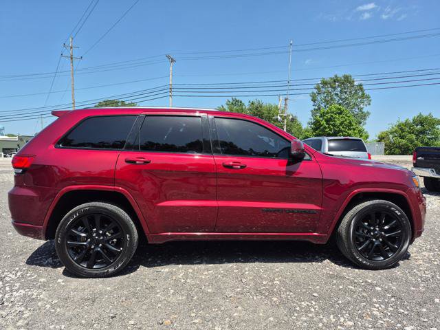 Used 2018 Jeep Grand Cherokee Altitude AWD/4WD image 1