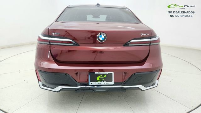 Used 2025 BMW 740i xDrive AWD/4WD image 5