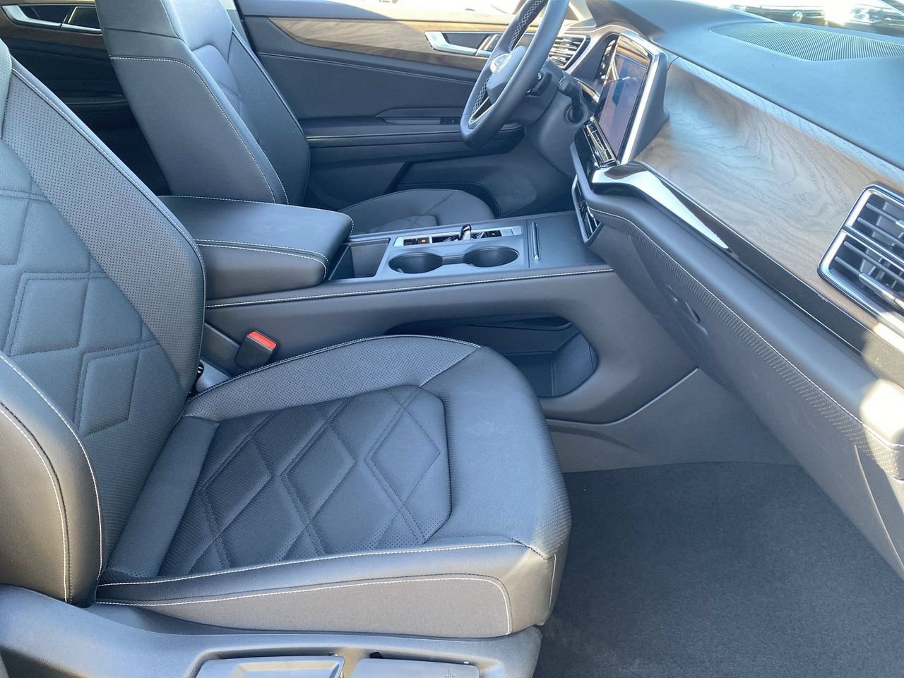 New 2026 Volkswagen Atlas SE FWD image 8
