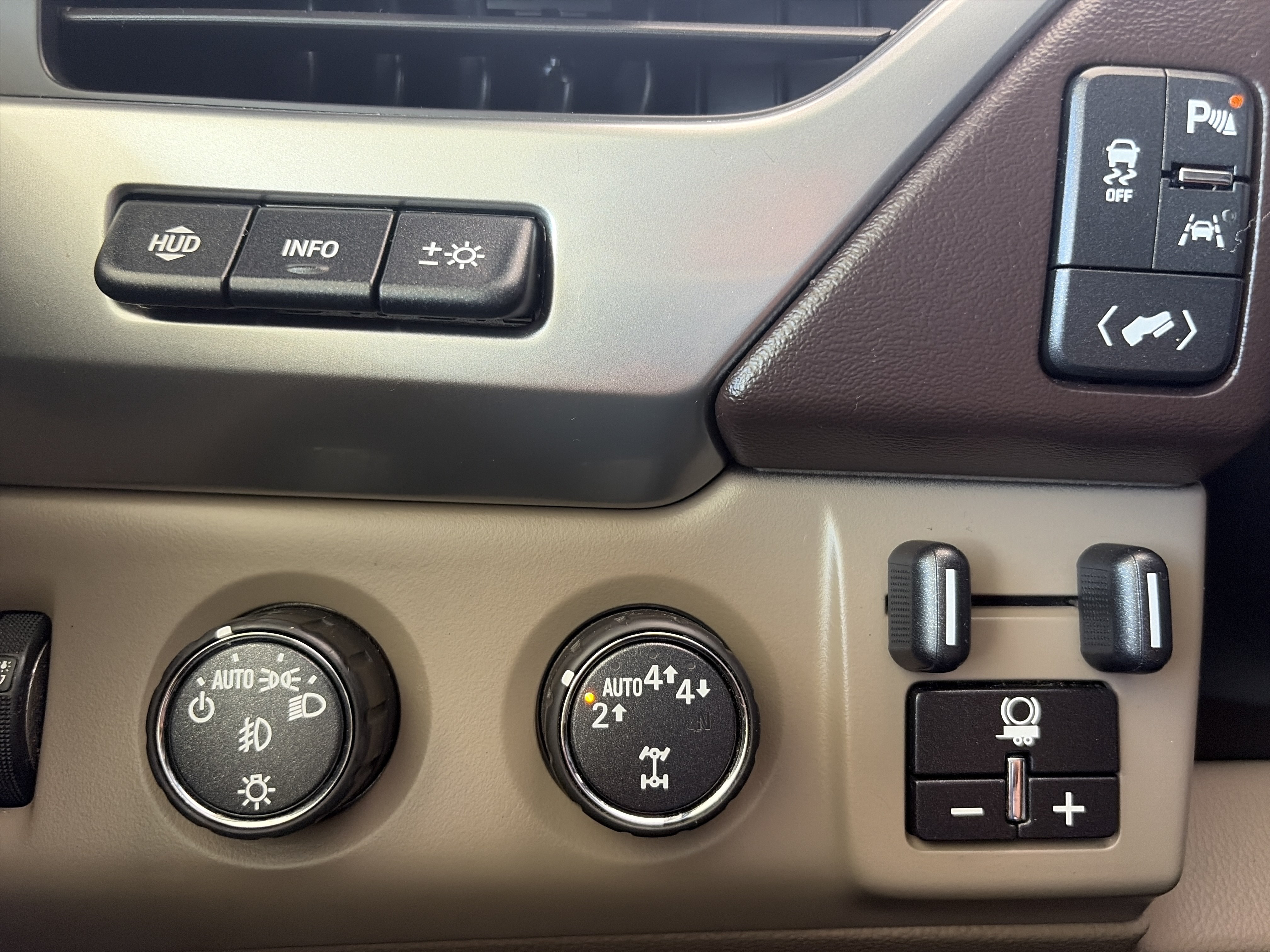 Used 2019 Chevrolet Suburban Premier AWD/4WD image 28