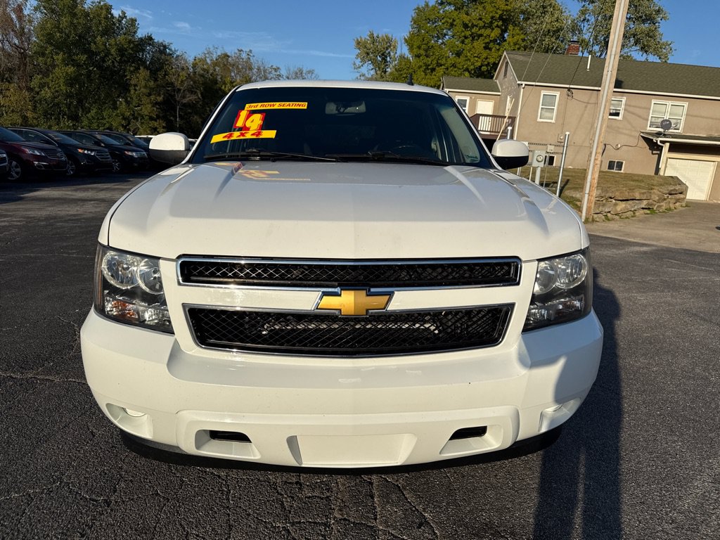Used 2014 Chevrolet Suburban LS RWD image 3