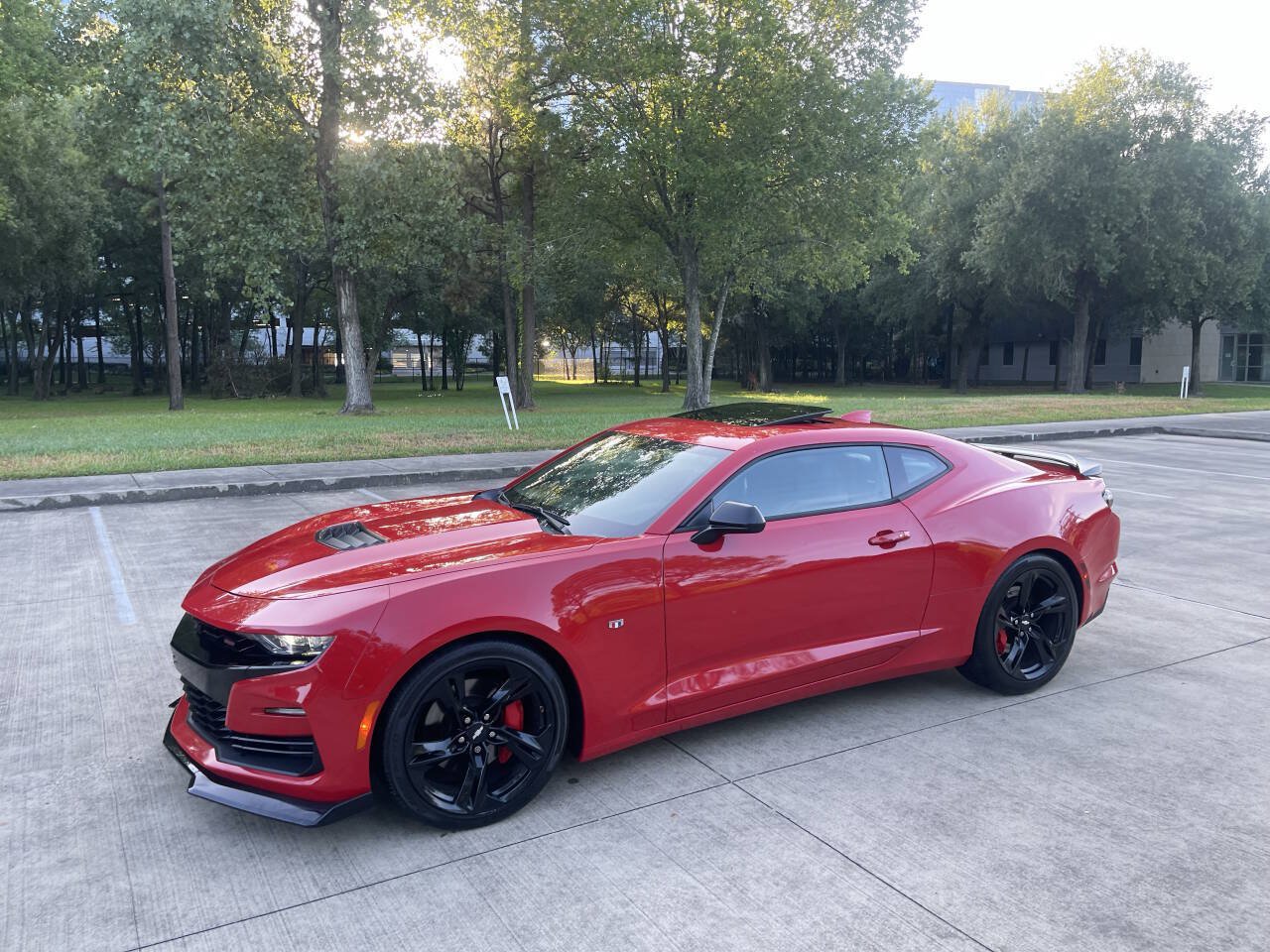Used 2019 Chevrolet Camaro SS w/ Black Appearance Package RWD image 11