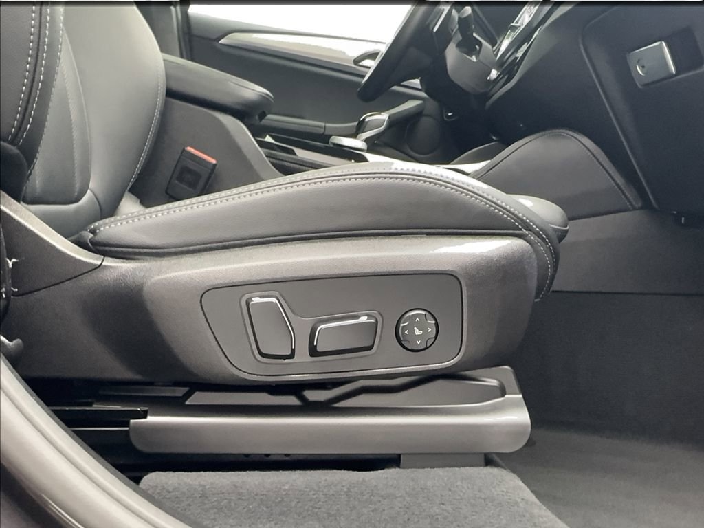 Used 2025 BMW X4 xDrive30i image 35