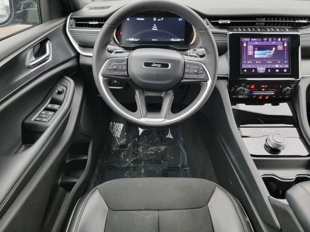 Certified 2025 Jeep Grand Cherokee L Laredo image 32