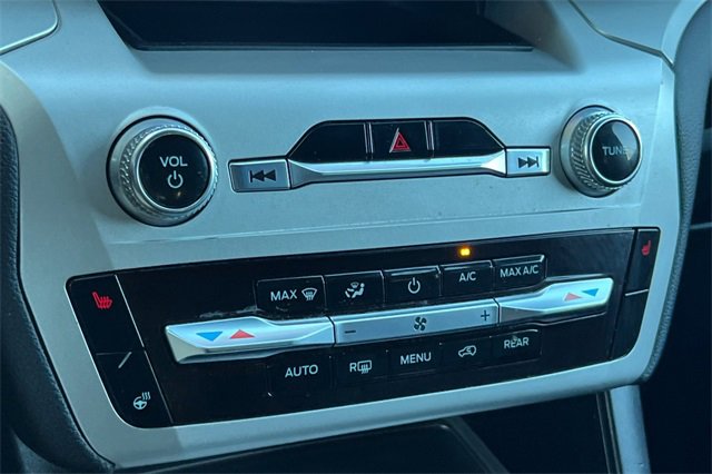 Used 2022 Ford Explorer XLT w/ Equipment Group 202A image 24