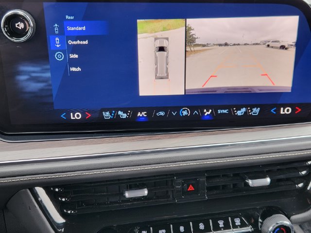 Used 2025 Chevrolet Suburban Premier AWD/4WD image 19