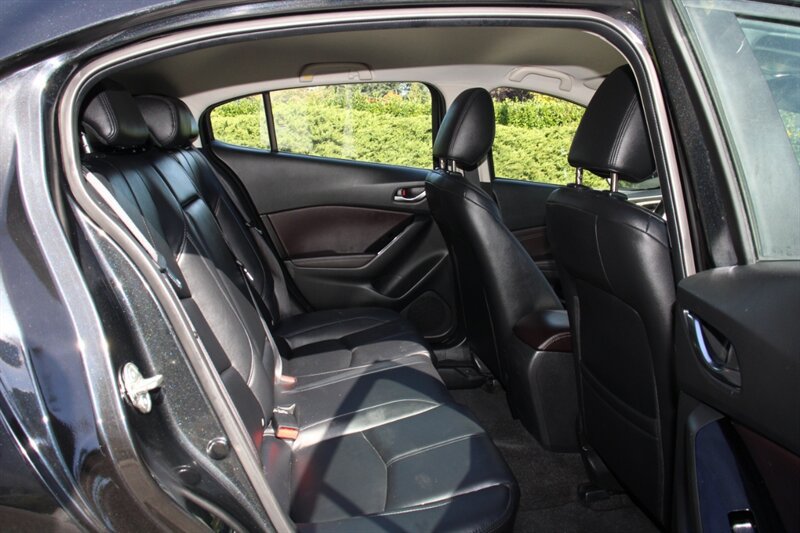 Used 2017 MAZDA MAZDA3 Touring FWD image 6