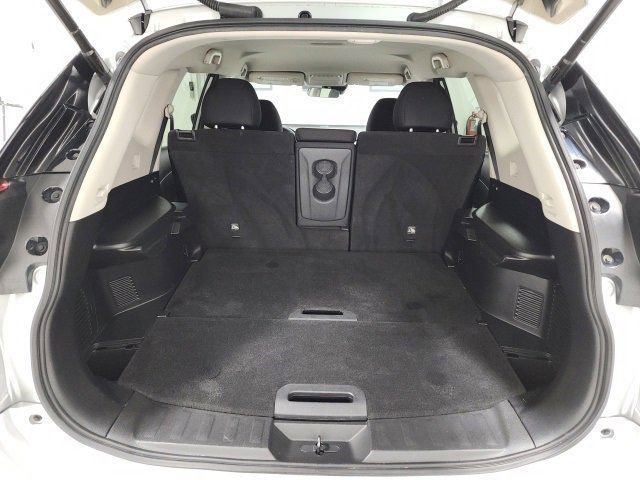 Used 2020 Nissan Rogue SV image 36