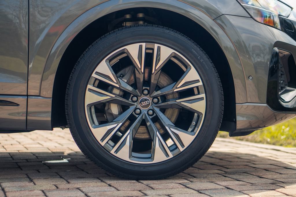 Used 2025 Audi Q8 Prestige image 14