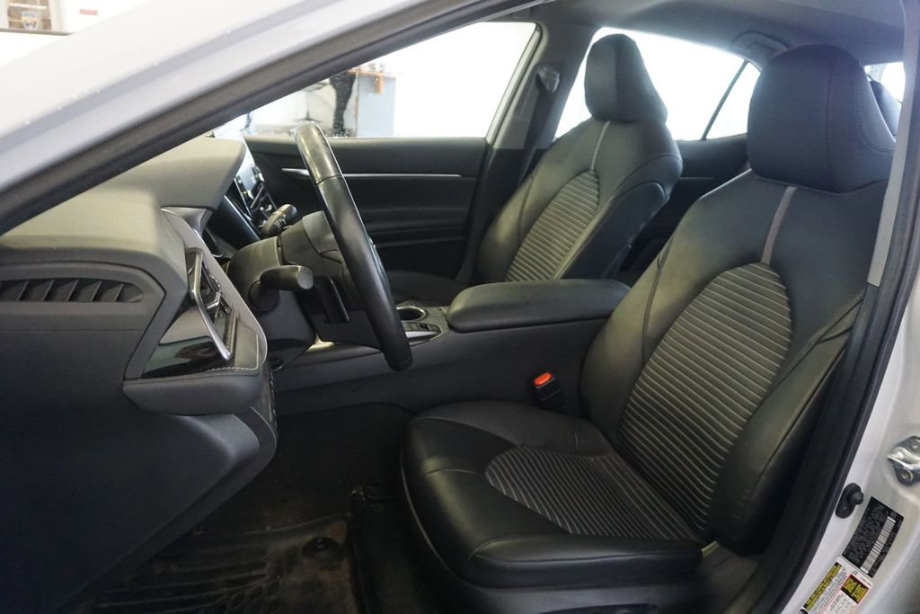 Used 2023 Toyota Camry SE w/ Cold Weather Package image 10