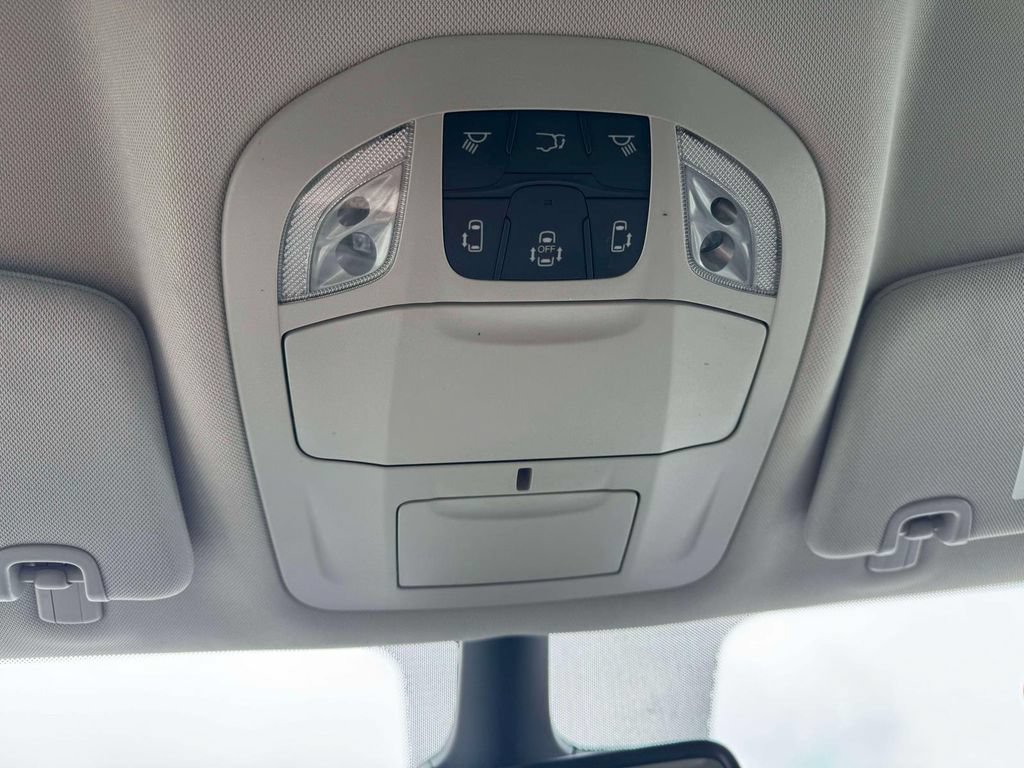 Used 2023 Chrysler Pacifica Touring-L FWD image 33