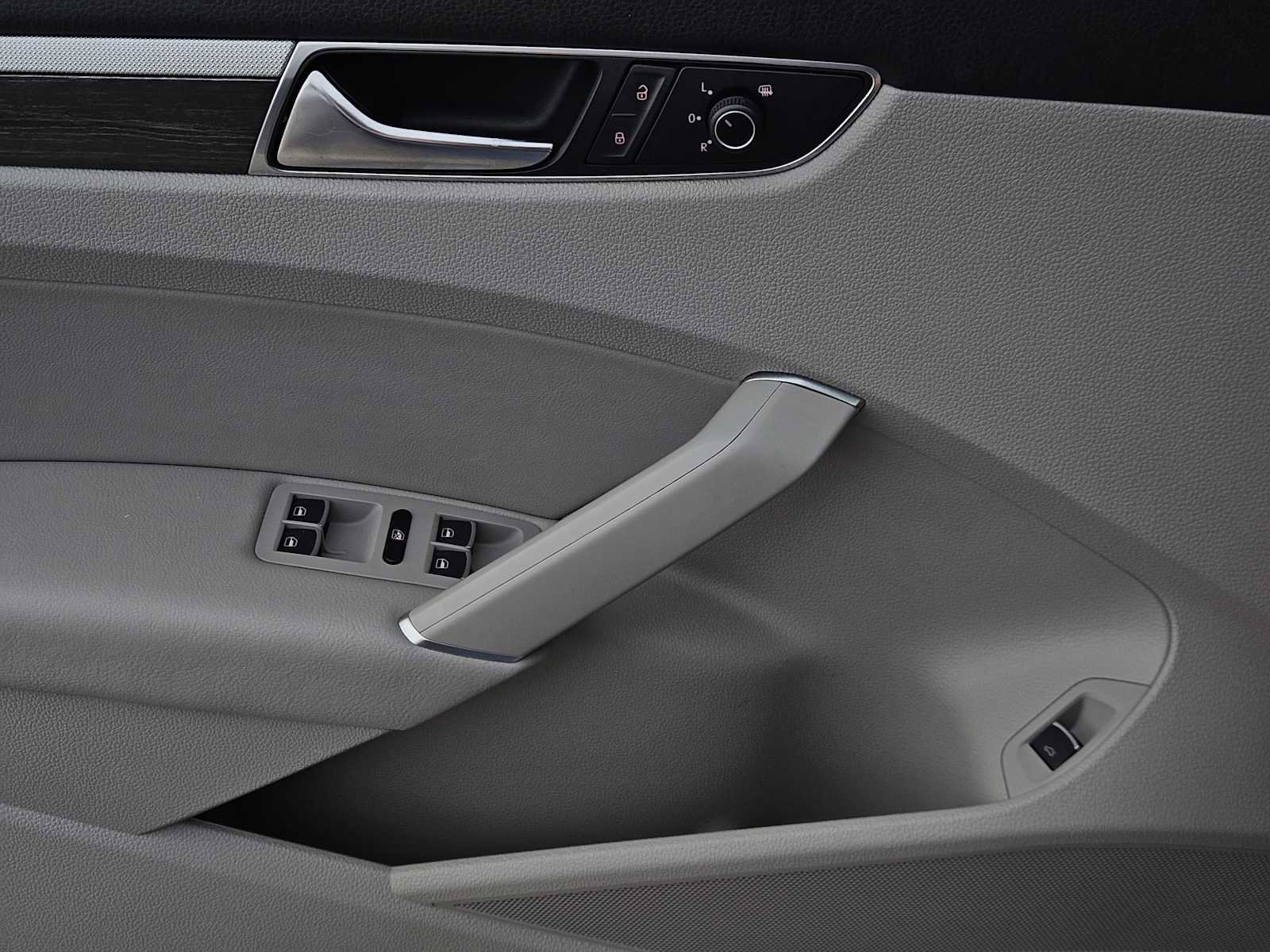 Used 2017 Volkswagen Passat 1.8T SE image 23