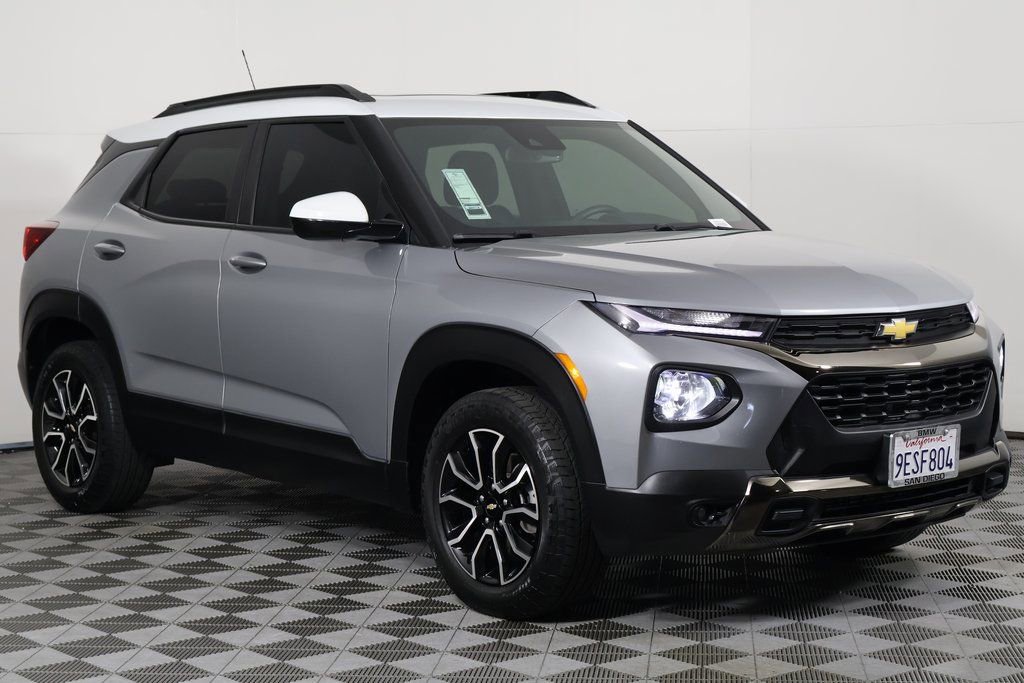 Used 2023 Chevrolet TrailBlazer ACTIV w/ Sun and Liftgate Package image 3