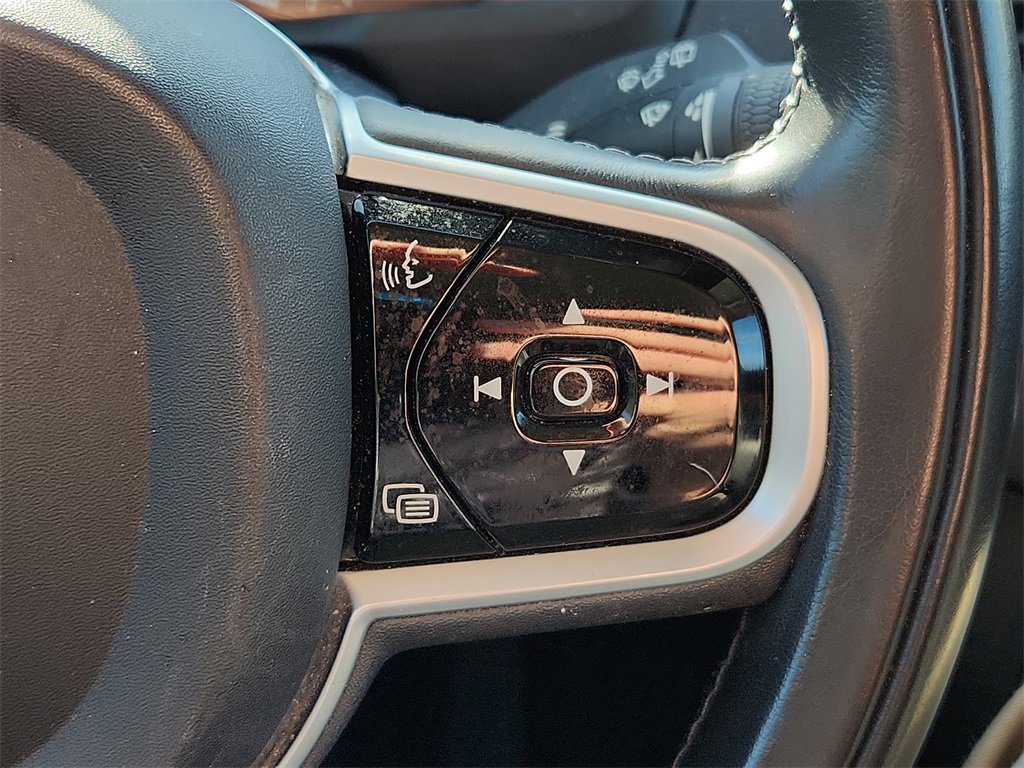 Used 2019 Volvo XC90 T6 Momentum w/ Advanced Package image 24