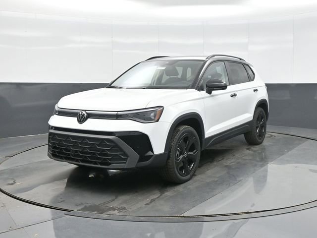 New 2026 Volkswagen Taos SE image 3