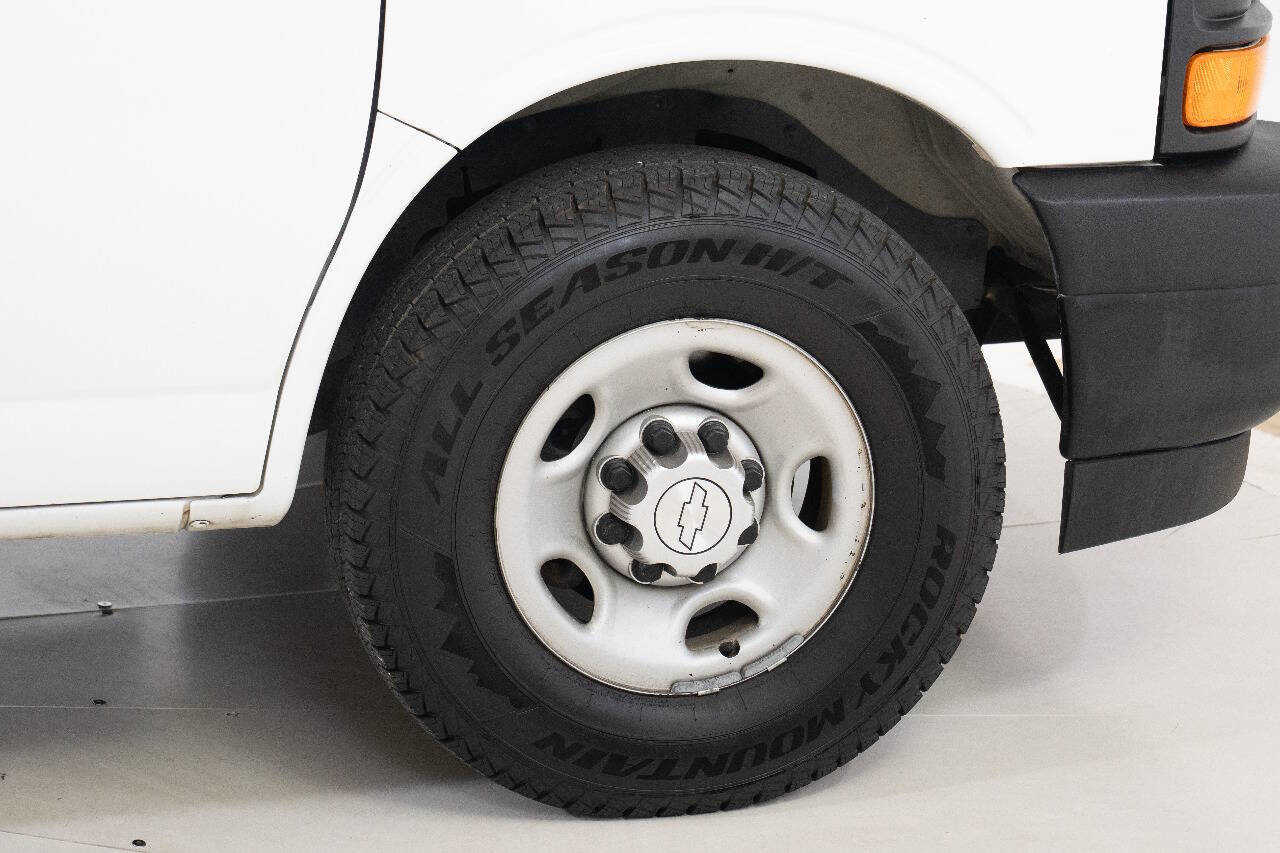 Used 2017 Chevrolet Express 2500 image 60