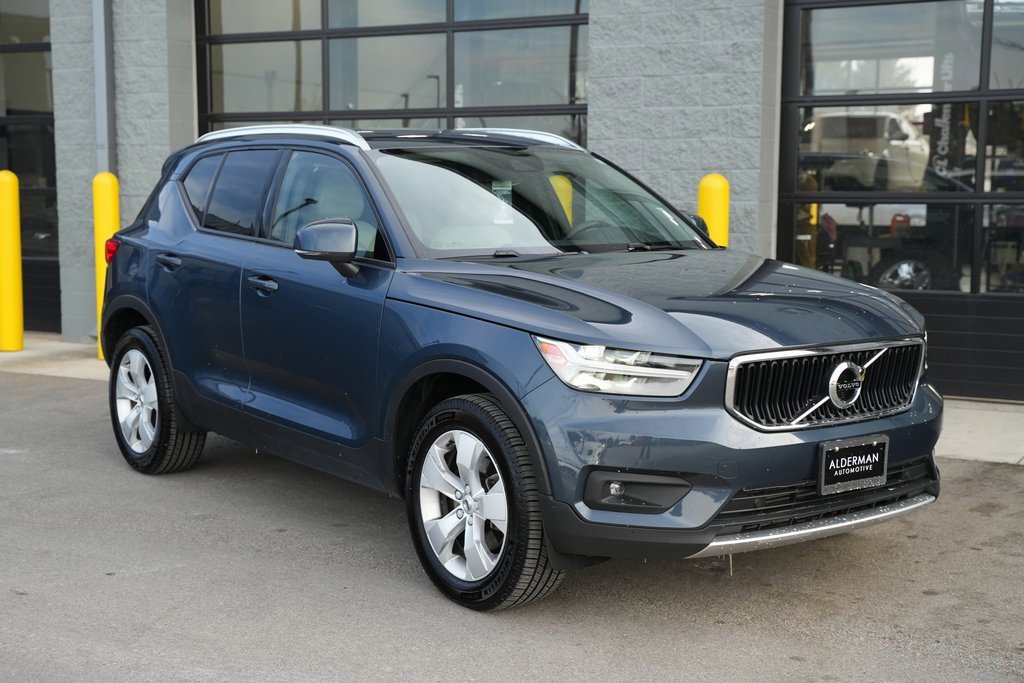 Used 2021 Volvo XC40 T5 Momentum w/ Premium Package image 7