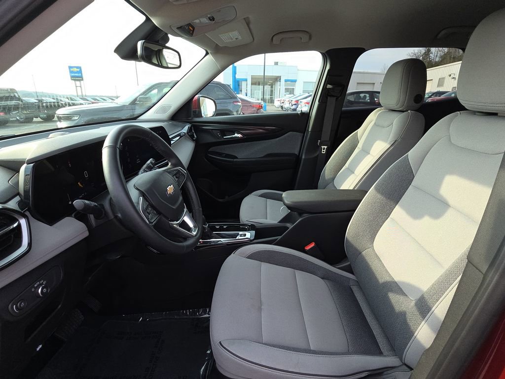 Used 2025 Chevrolet TrailBlazer LT w/ Convenience Package image 15