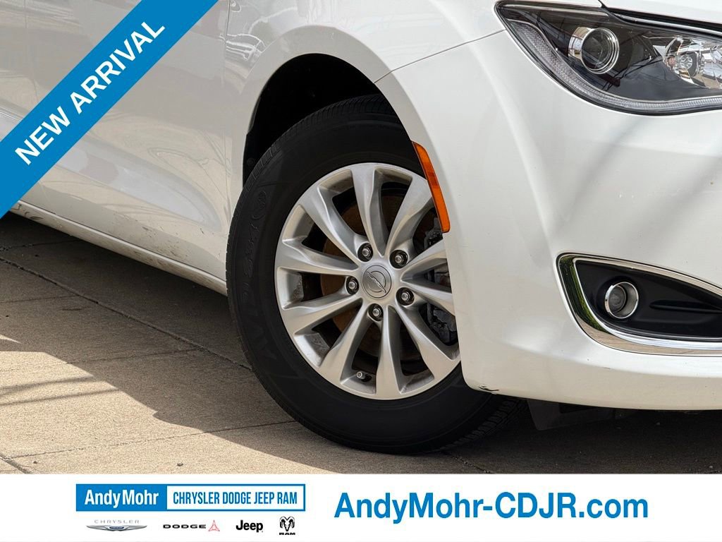 Used 2018 Chrysler Pacifica Touring Plus FWD image 10